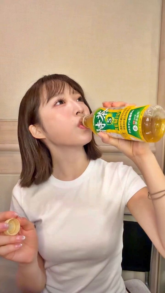AKB48小栗有以、透け白Tおっぱいデッカ！乳袋のカタチがエッチ過ぎ