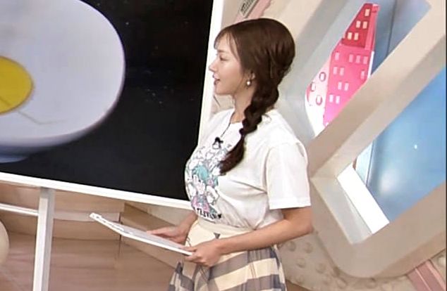 刈川くるみアナ、Tシャツおっぱいデッカ！横乳の膨らみカタチたまらんよ