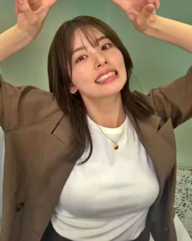 小芝風花、スクショタイムの透け白Tおっぱいデッカ！エッチすぎる