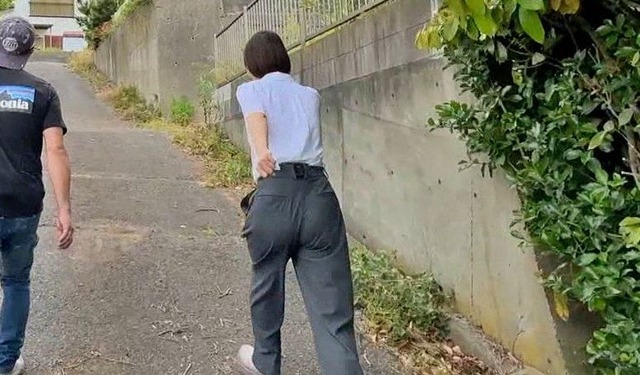 佐藤ちひろアナ、パンティ線が食い込む尻肉パンツがエッチ過ぎて最高！