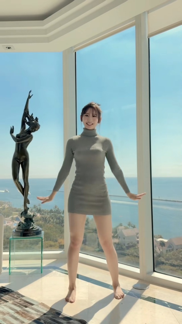 日向坂46藤嶌果歩、ニットワンピおっぱい超ミニ！これAVよりエロいな