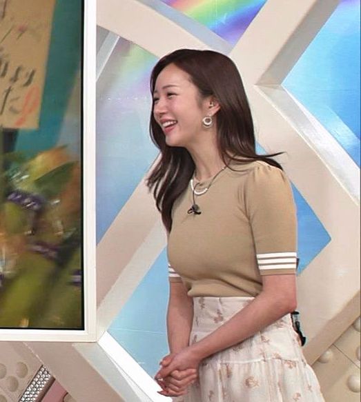 刈川くるみアナ、ニット横乳おっぱいボヨンボヨン揺れ過ぎタマランち
