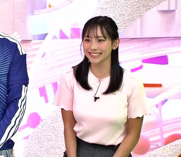 石渡花菜アナ、白おっぱいブルンブルンたまらん！YCの膨らみエッチ過ぎ