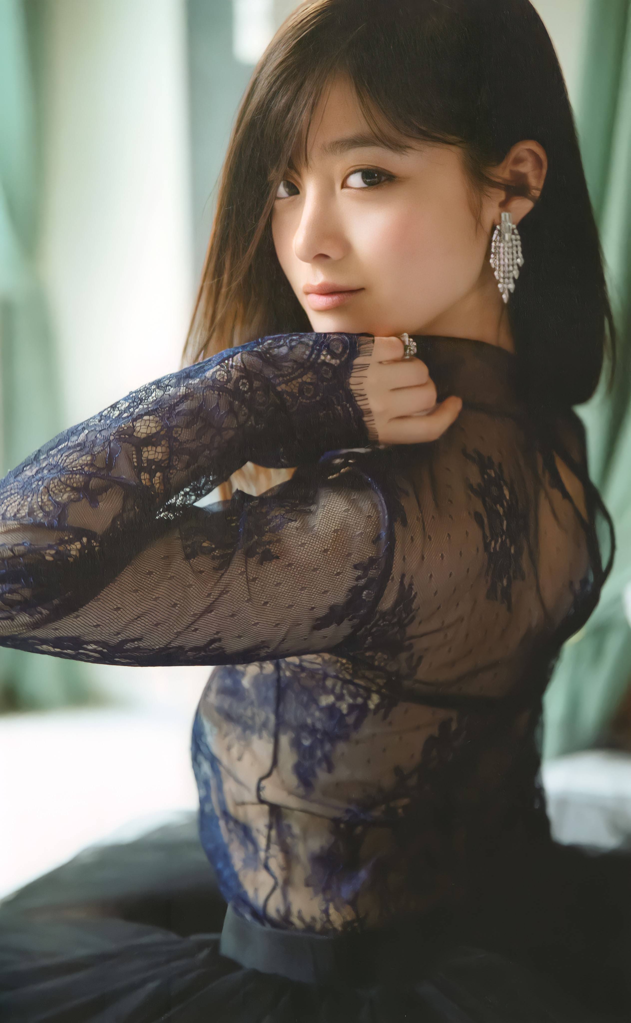 橋本環奈が水着よりエロい背中丸出し巨乳姿で全力でしこらせにくる : アイドル・女子アナ画像☆吟じます