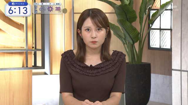 三山賀子アナ、うお!ヤッパおっぱい谷間ガッツリ見えとるやん!