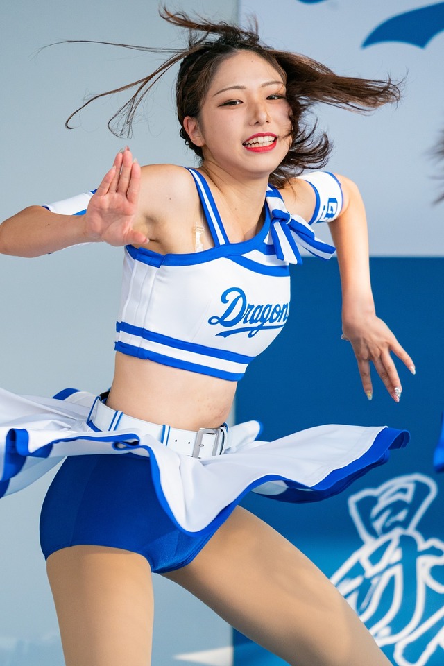 ドラゴンズのチア 宇垣美里似 股間をアップで撮られてしまう アイドル 女子アナ画像 吟じます