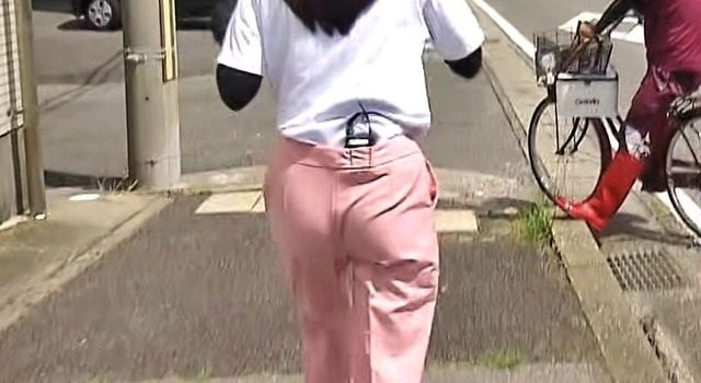 足立夏保アナ、Tバックパンティが食い込む尻肉がプリプリ揺れ過ぎ最高