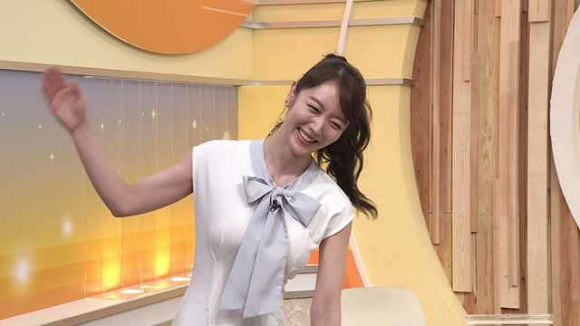 上野愛奈アナ、ノースリおっぱいデッカ！インナー見え過ぎ横乳ムギュ
