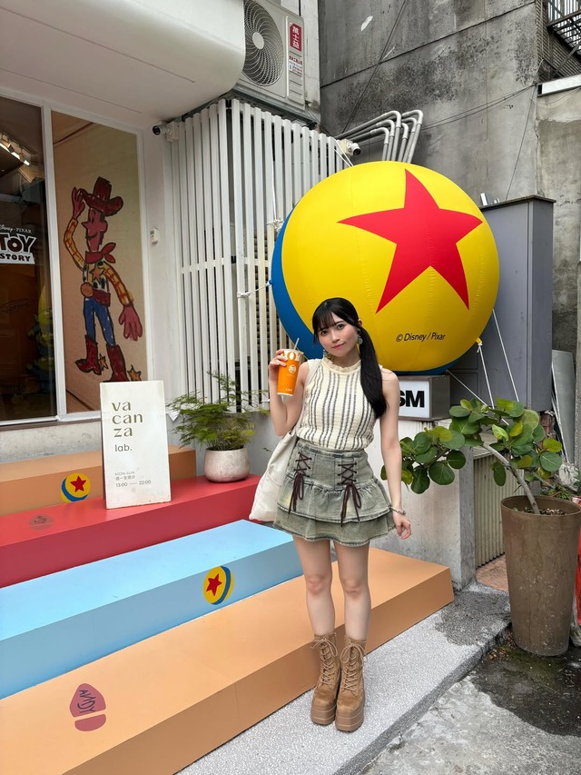 CHICA#TETSU西田汐里ちゃん台湾にミニスカおっぱいで登場エッチー！