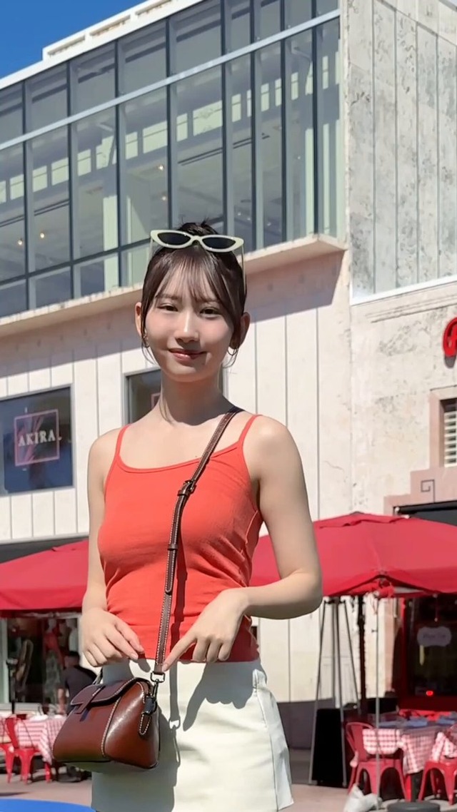 日向坂46藤嶌果歩、タンクトップおっぱいデッカ！横乳が揺れ過ぎ最高！