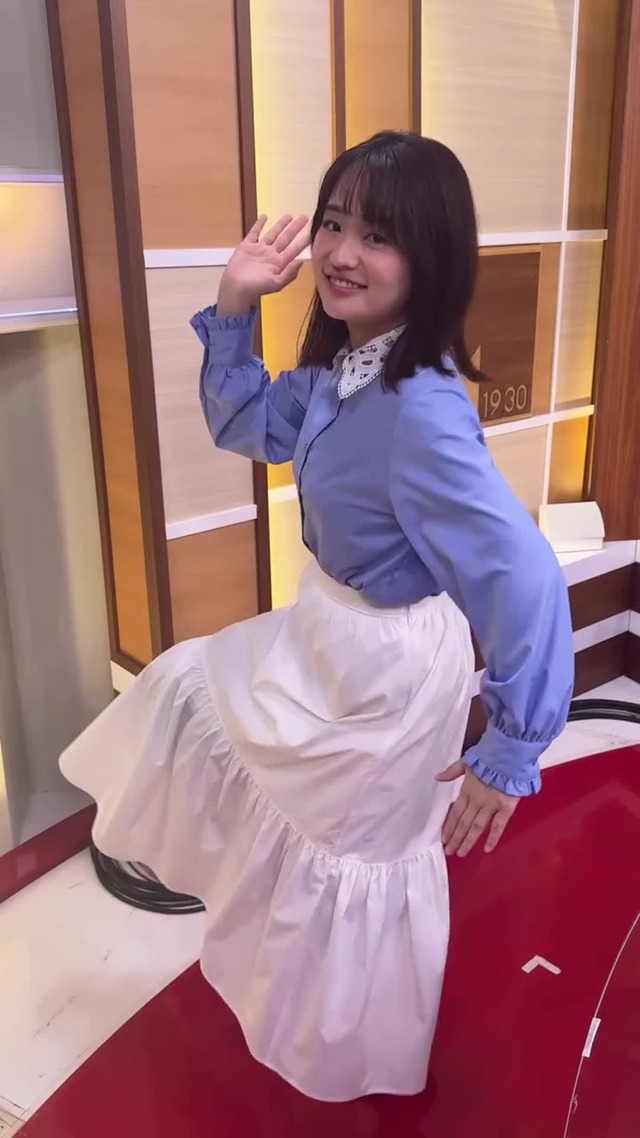 篠原梨菜アナ、ブラウスおっぱいYC膨らみがブルンブルン揺れ過ぎ最高！