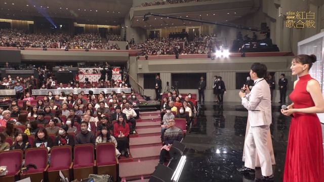 綾瀬はるか、ノースリおっぱいデッカ！突き出て横乳の膨らみエグイな