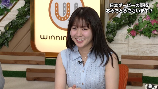 冨田有紀アナ、ブラ透けノースリおっぱいエッロ！腋マンが見え過ぎ最高