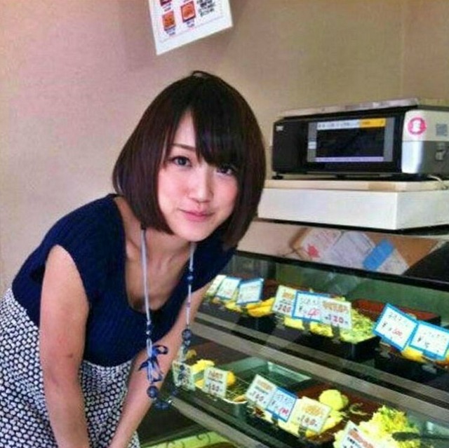 竹内由恵アナ、肉厚下半身ｗ尻肉の食い込みエッチ過ぎ最高！