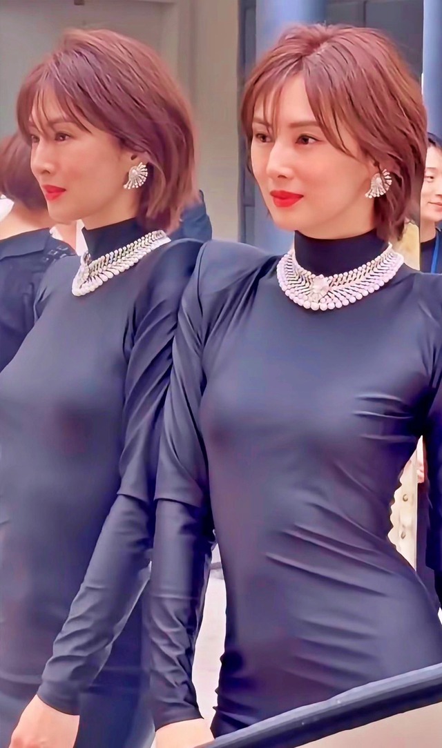 北川景子、ピタピタ黒ワンピースでおっぱいと股間ラインくっきり