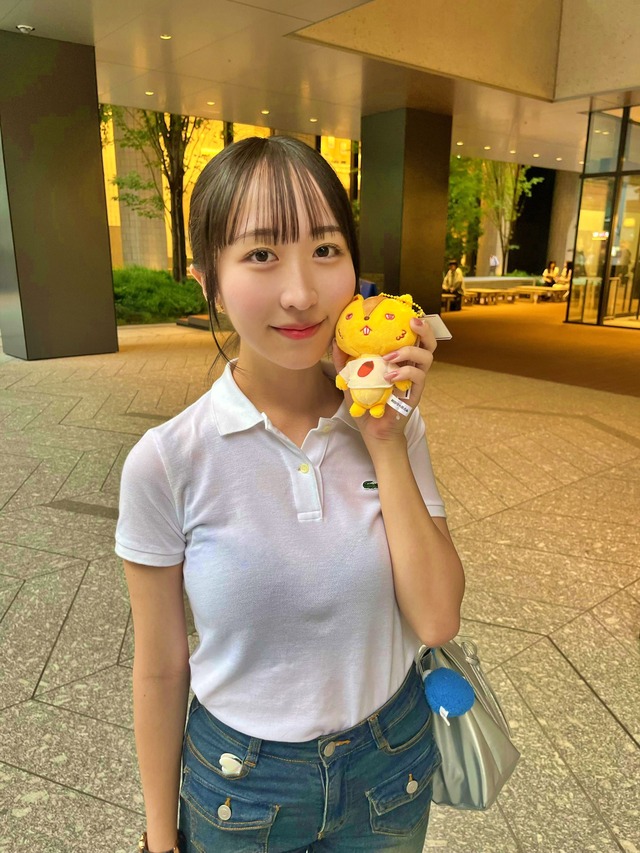出口真唯アナ、白ポロシャツおっぱいデッカ！YCの膨らみエッチ過ぎ最高
