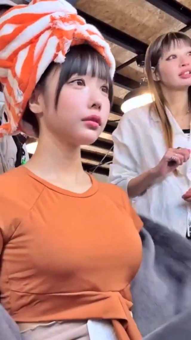 9370