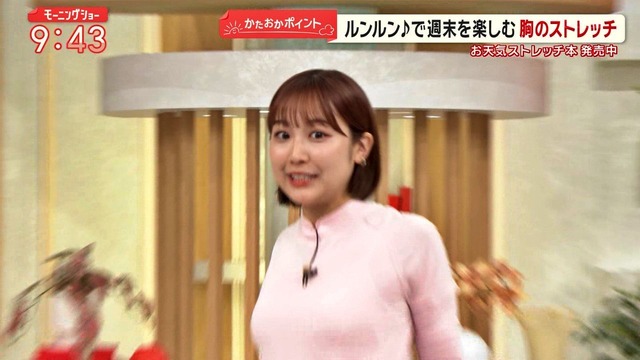 松岡朱里アナ、美乳おっぱいストレッチ体操！膨らみがプルプル揺れる