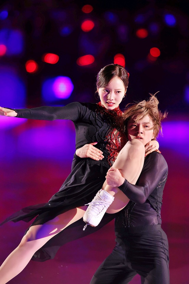 本田真凛、黒パンストの尻たまらなくエッチ過ぎ最高！