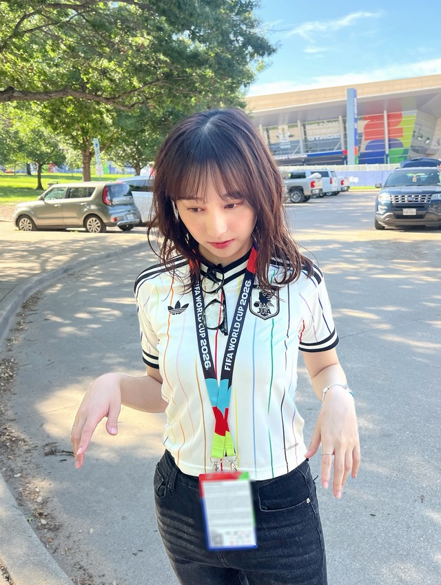 影山優佳、子供用130cmのユニフォームを着てパッツパツおっぱいｗｗｗ