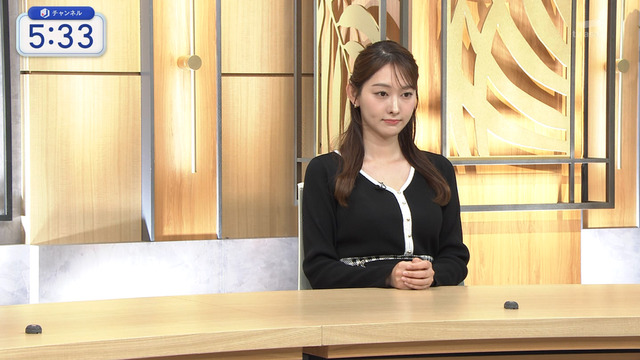 森山みなみアナ、おっぱい谷間またムギュッと見せてるぞ！永久保存版