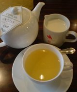 LUPICIAカフェの紅茶・いちごバニラ