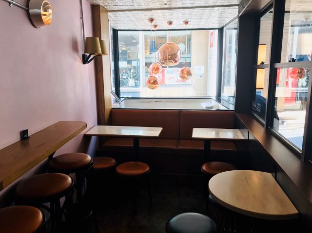 元警備員室を改装 Hello From Good Meals Shop の バタースコッチミルク 渋谷 To Go Brothersのテイクアウトジャーニー