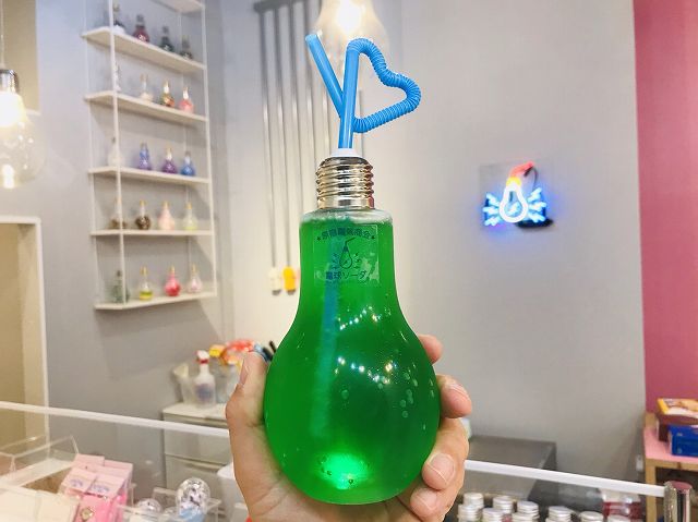 韓国で大ブーム 電球ソーダ専門店 原宿電気商会 の メロンソーダ 原宿 To Go Brothersのテイクアウトジャーニー 韓国で大ブーム 電球ソーダ専門店 原宿電気商会 の メロンソーダ 原宿 To Go Brothersのテイクアウトジャーニー
