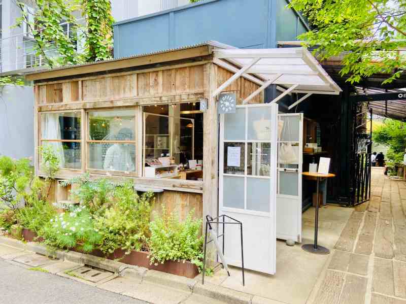 優しい雰囲気に癒される木造カフェ Shozo Coffee Store Tokyo の アイスキャラメルミルク 表参道 To Go Brothersのテイクアウトジャーニー