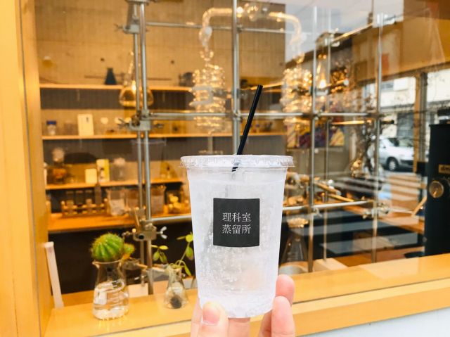 新感覚、実験室カフェ【理科室蒸留所】の「蒸留した甘くないジンジャー