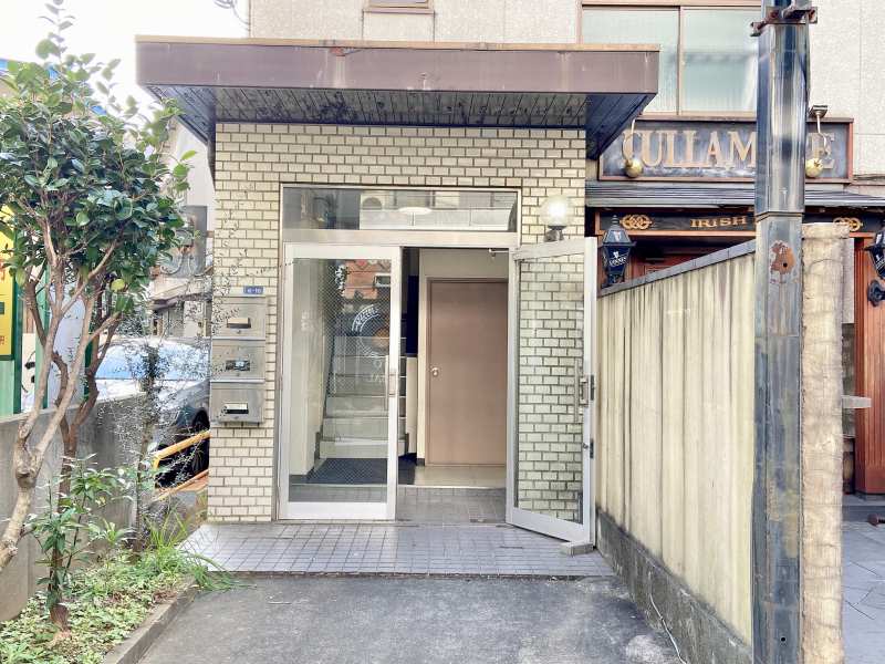 いつもよりちょっと豪華な朝食を とっておきの隠れ家で Premier Mai の 2層のカフェオレ 極厚鉄板チーズトースト 白のモンパン 代々木公園 To Go Brothersのテイクアウトジャーニー