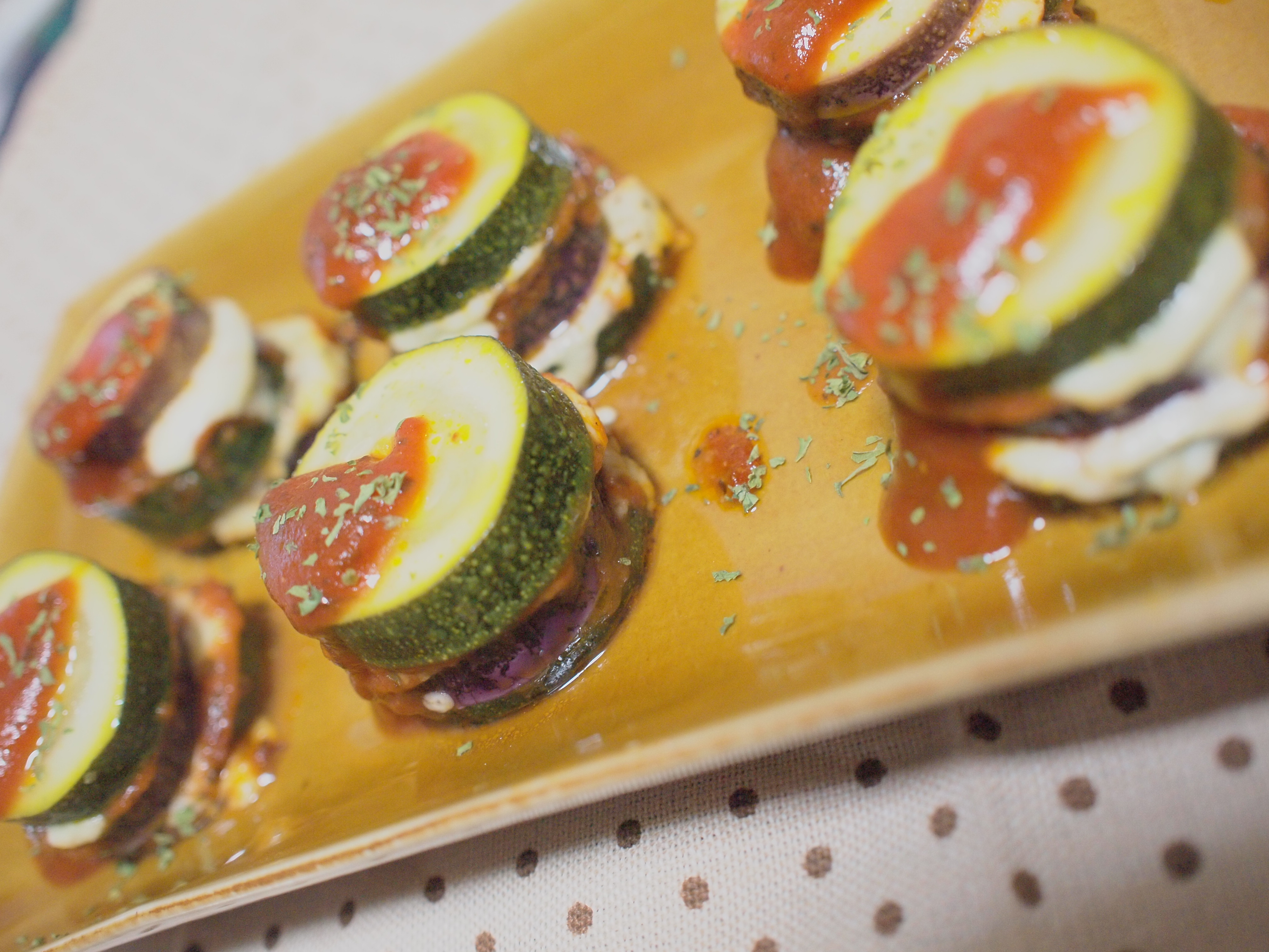 ズッキーニ と ナスの重ね焼き トマトソース Camelopardalis