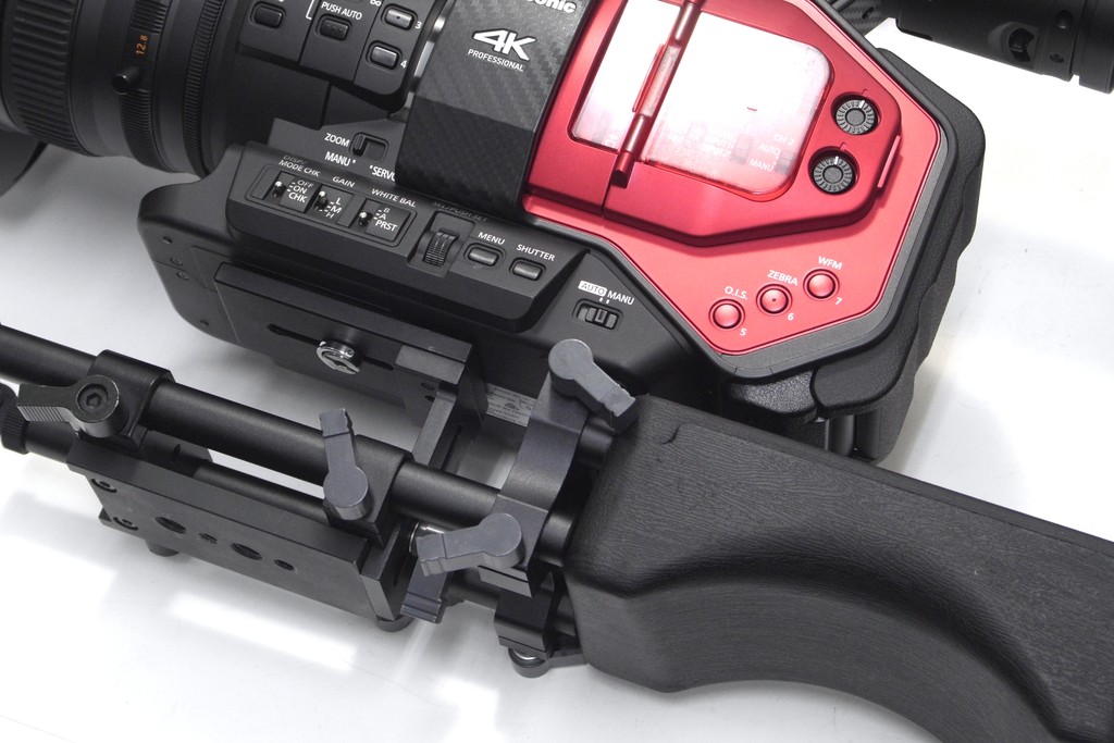パナソニック AG-DVX200 ショルダーサーポートのセットアップ パナソニック AG-DVX200 ショルダーサーポートのセットアップ