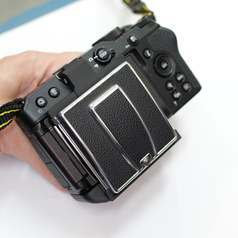 Nikon Z30用 ハッセル・ファインダーフードブラケット muk3D