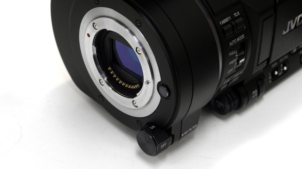 スーパー35サイズセンサー搭載のマイクロ・フォーサーズ機 JVC スーパー35サイズセンサー搭載のマイクロ・フォーサーズ機 JVC