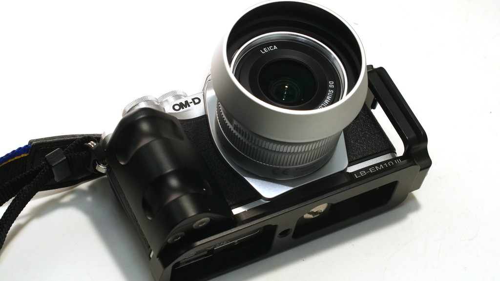 オリンパスOM-D E-M10 MarkⅡボディ【値下げしました】専用グリップ付 muk アルカスタイル オリンパスOM-D E-M10MarkIII専用 L型グリップ