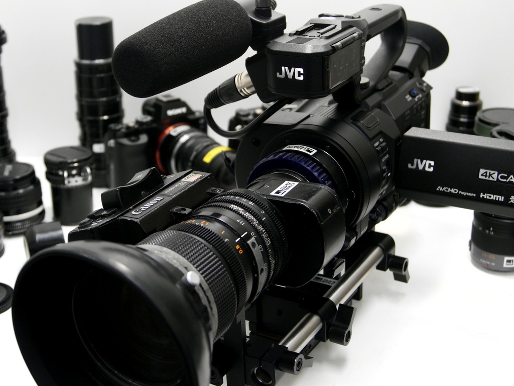 スーパー35サイズセンサー搭載のマイクロ・フォーサーズ機 JVC スーパー35サイズセンサー搭載のマイクロ・フォーサーズ機 JVC