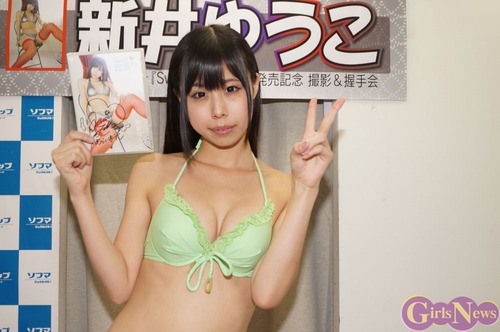 新井ゆうこ-130818-ソフマップ-02