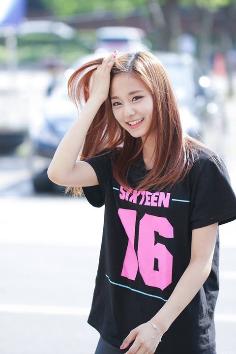 Tzuyu,The Taiwanese Member of a Korean Idol Group Twice is Forced to ...