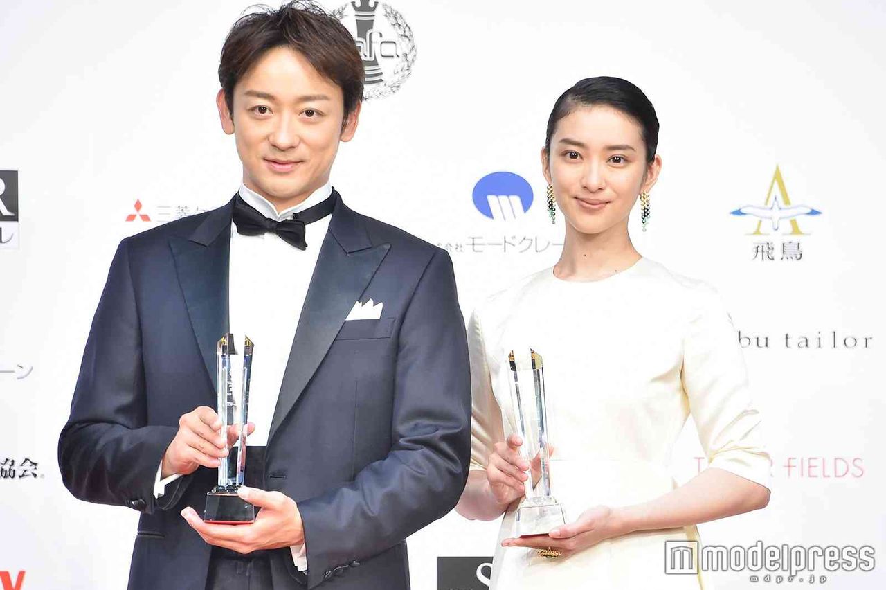 武井咲 第1子出産後初の公の場 美背中あらわなドレス姿で登場 がーるずとーく 武井咲 第1子出産後初の公の場 美背中あらわなドレス姿で登場 がーるずとーく