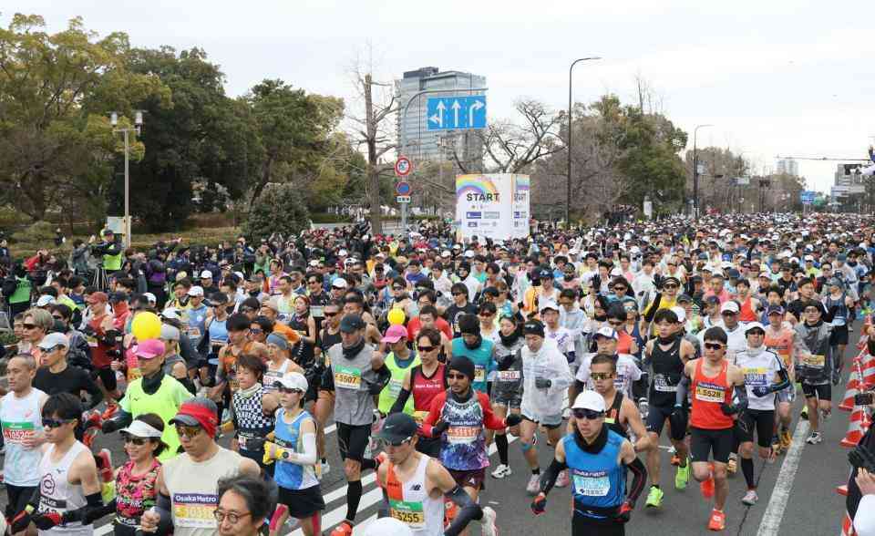 大阪マラソン主催者が謝罪　先頭集団が折り返し地点誤認で通過、痛恨ロス　原因はカラーコーンの置き忘れ「怠っていた」