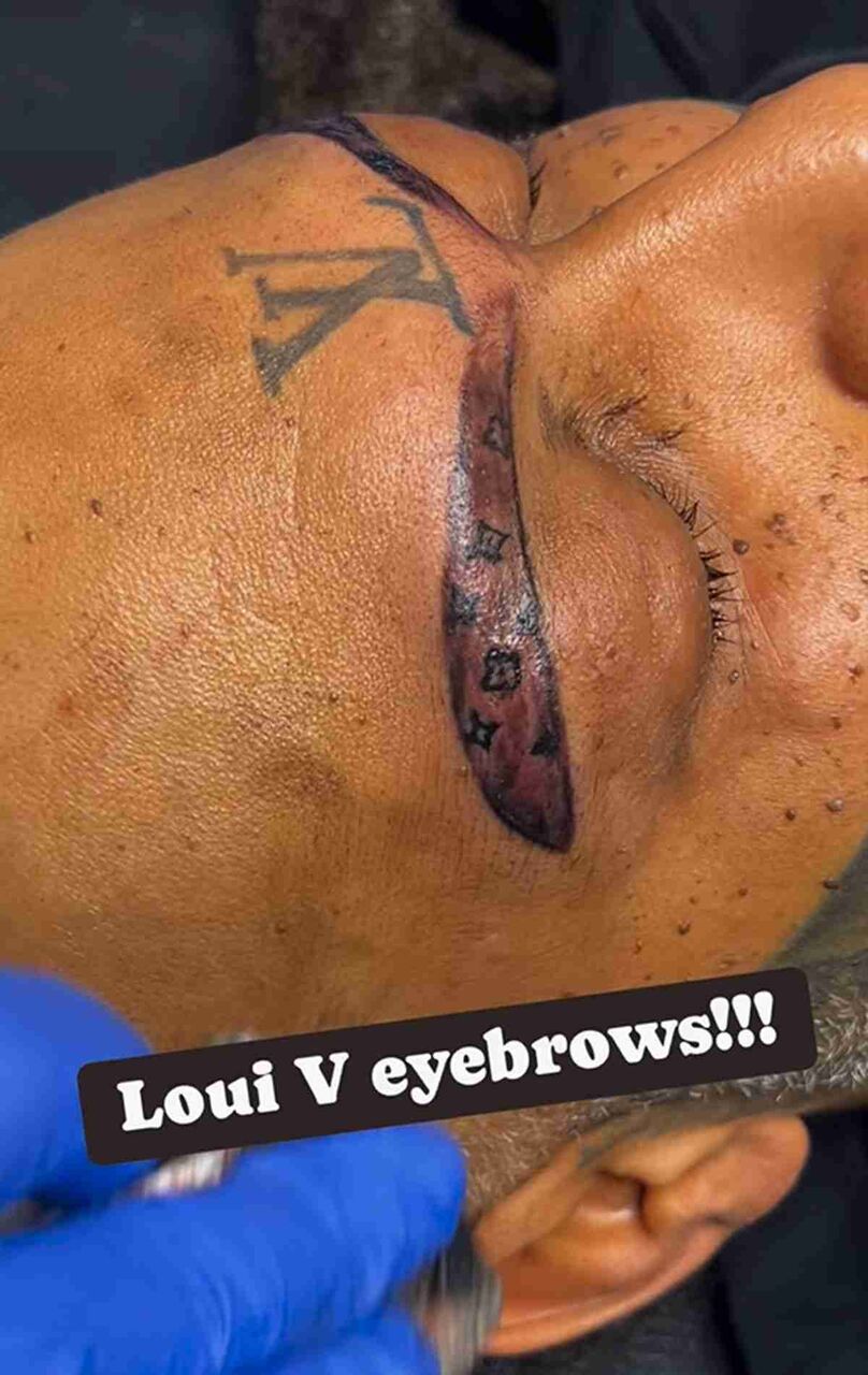 顔中に「ルイ・ヴィトン」のタトゥーを入れた男性が話題「史上最悪の出来」施術したタトゥーアーティストが海外SNSで大炎上