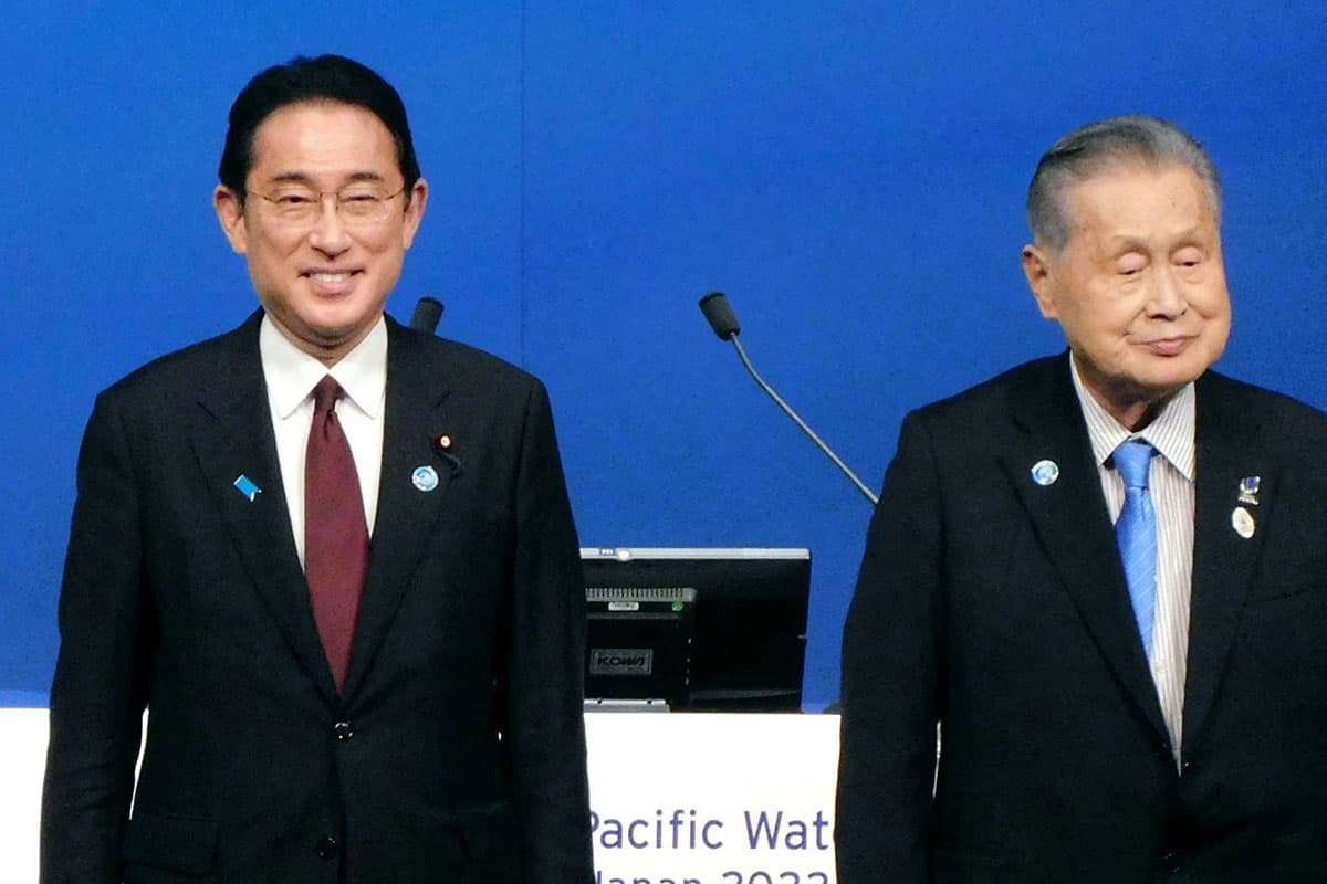 森元首相、岸田首相に「長期政権を目指せ」と激励…神宮外苑を開発する三井不動産・鹿島のトップも同席で批判広がる