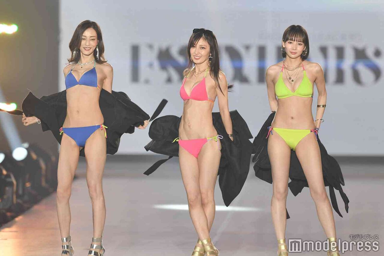 熊田曜子、水着姿で圧巻シックスパック披露 岡田紗佳＆白波瀬海来も美ボディ大胆魅せ＜関西コレクション 2023 S／S＞