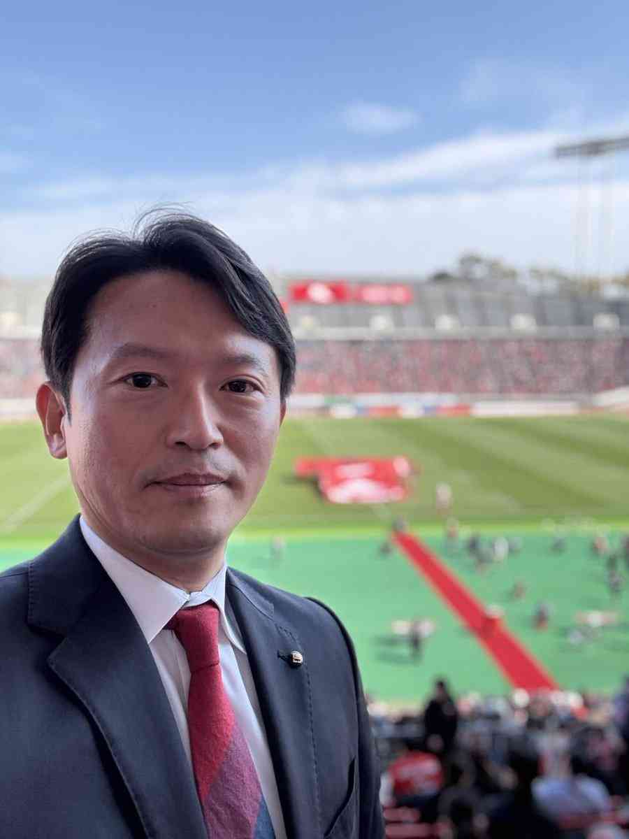 「肝心な部分が見えません」斎藤知事　“主役ボケボケ”の公務写真にネット騒然…54歳俳優も痛烈皮肉