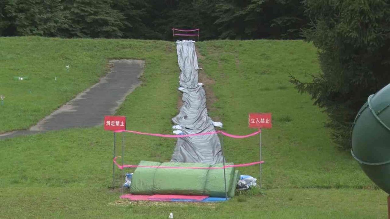 ウォータースライダーで衝突、意識不明だった児童が死亡