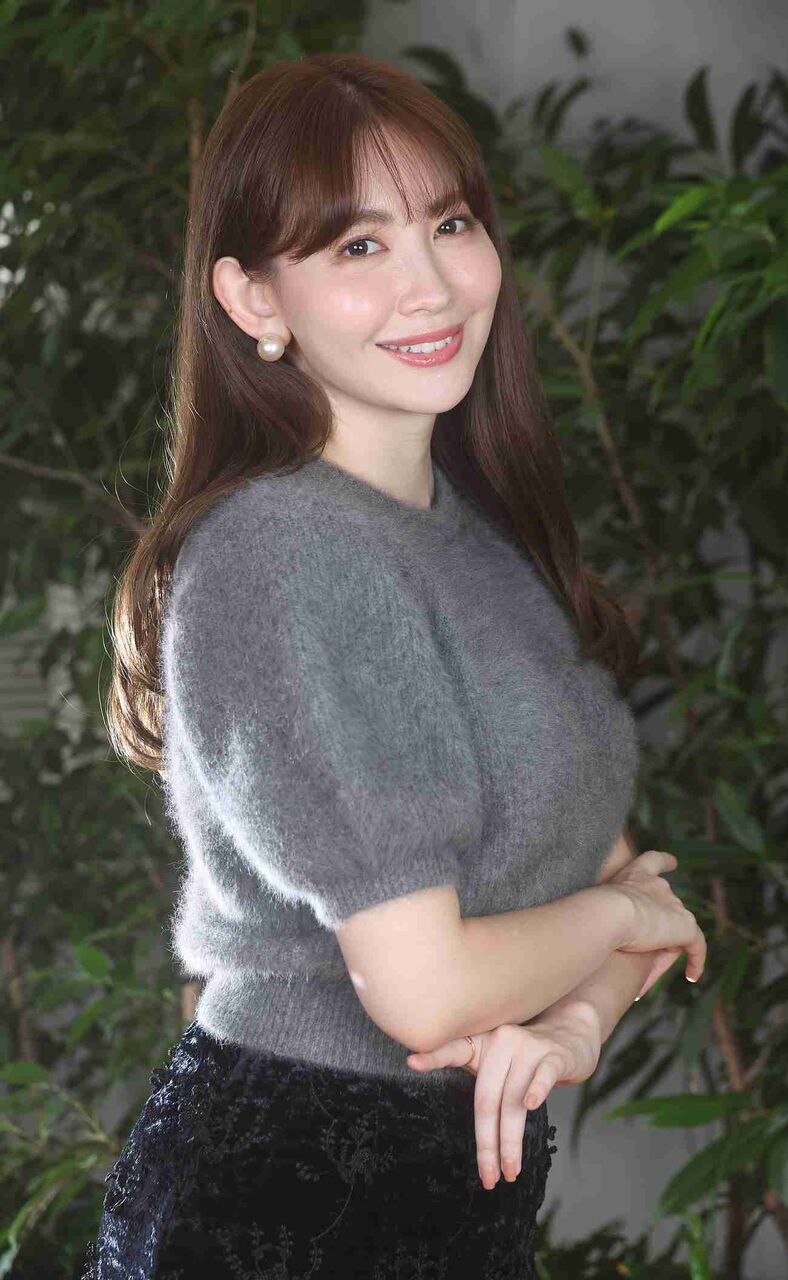 小嶋陽菜、大好評の写真集オフショ披露！多彩カットに「いくつになっても美人」「理想の女の子」の声