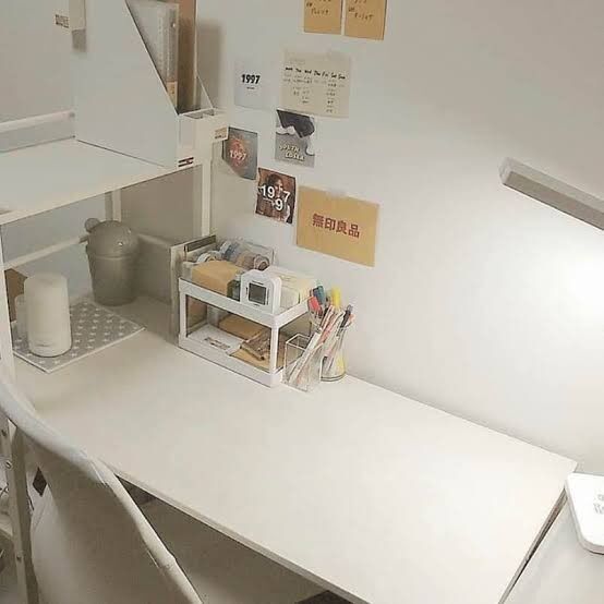 中学の時やたら無印良品にどハマりして、無印良品だったら全部おしゃれと思って紙袋壁に貼ってた「無印良品を神と勘違いする時期」