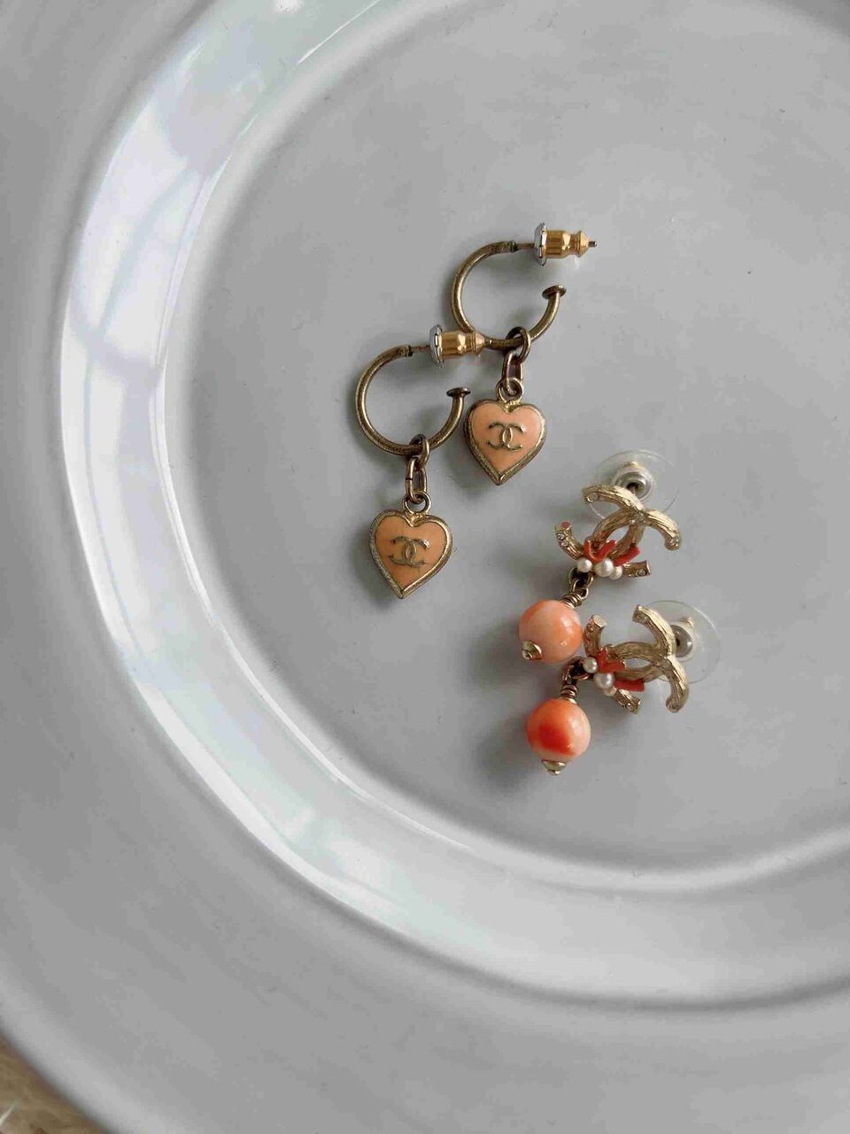 「20代で買って今も愛用中！」エディターが20代の頃に投資してよかったファッションアイテムは？