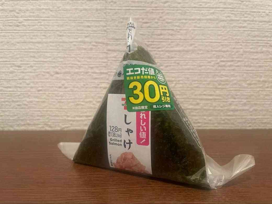 「弁当じゃお腹が膨れない」「結局、1000円を超えてしまう」との声も…。セブン「高級路線で客離れ」に見る大苦戦の本質的な要因